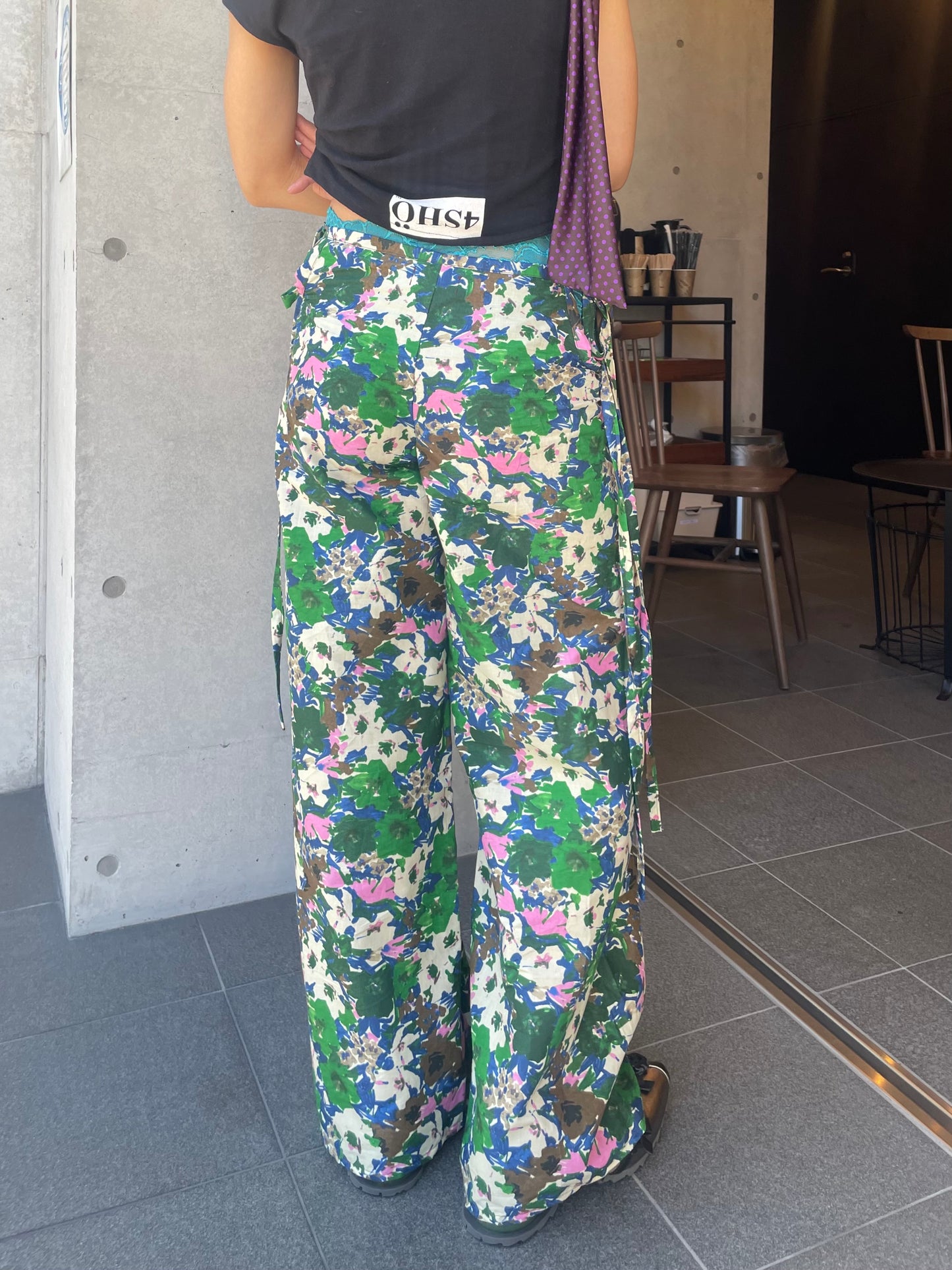Side open trousers : Flowers
