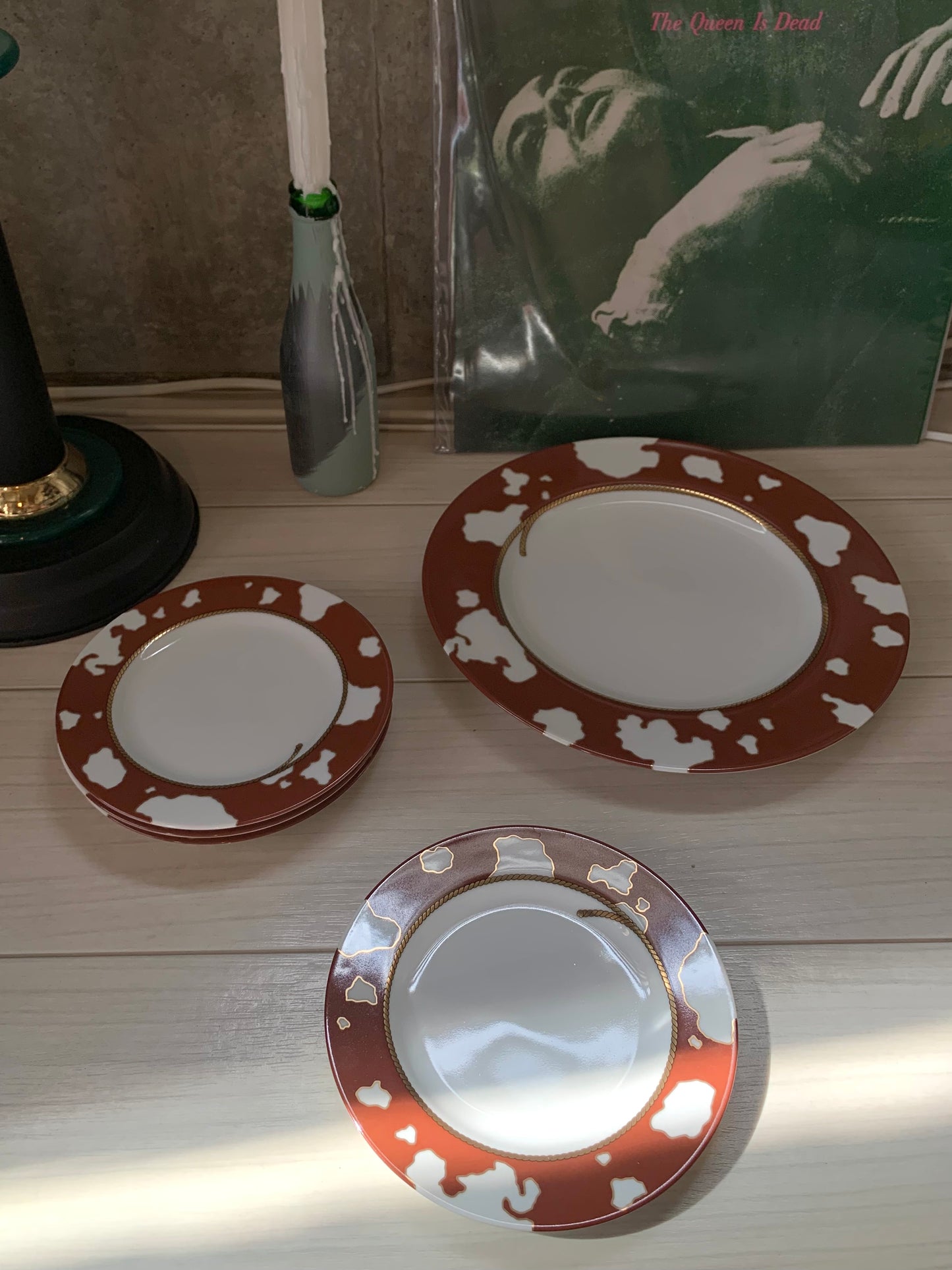 Cow-patterned plates