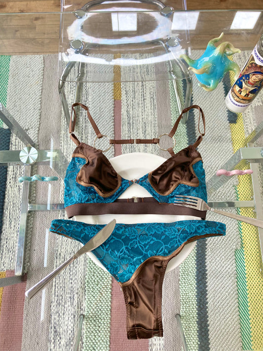 Baby blue eyes : Brown
