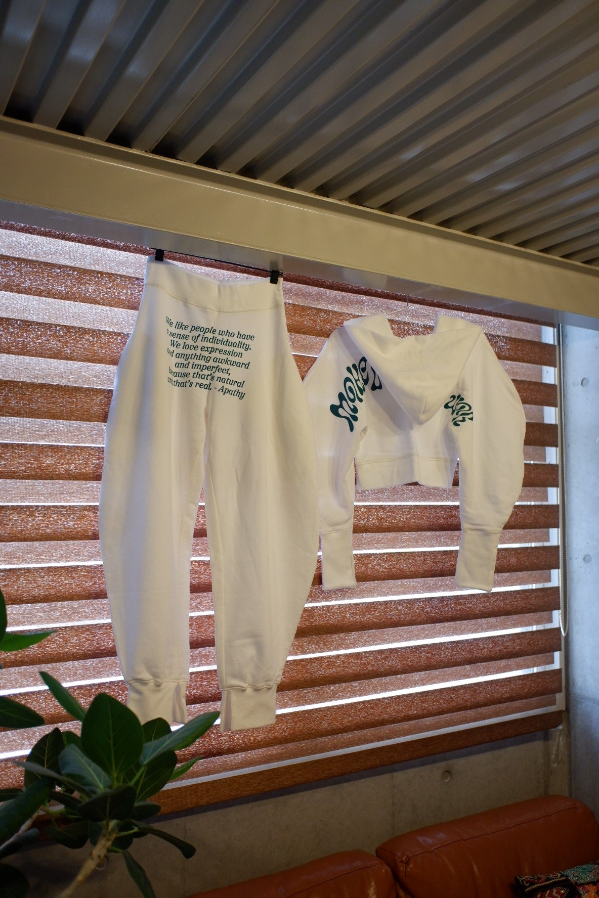 Extraordinary sweat suits 【tops & pants】