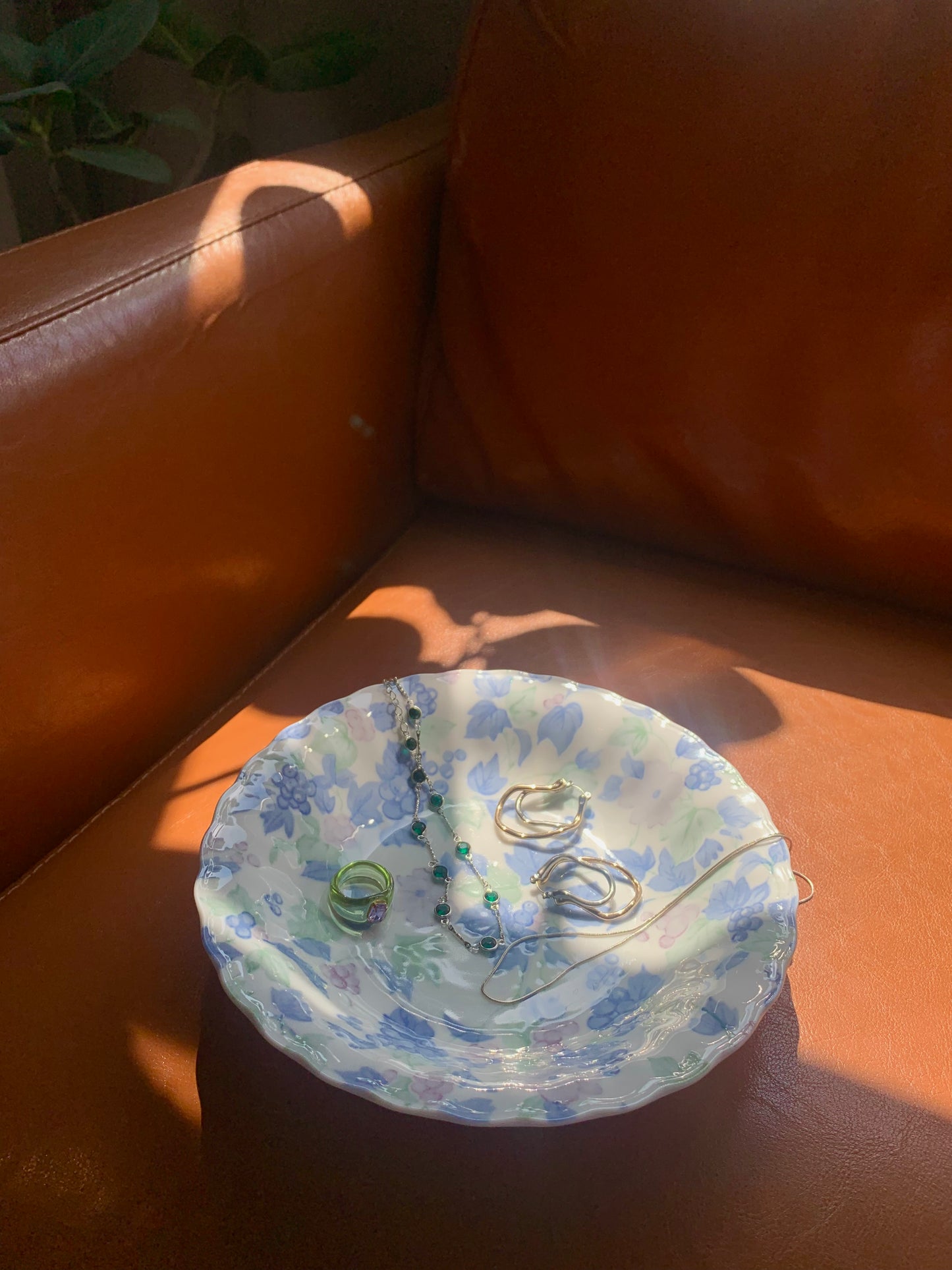 Cute plates with little flowers