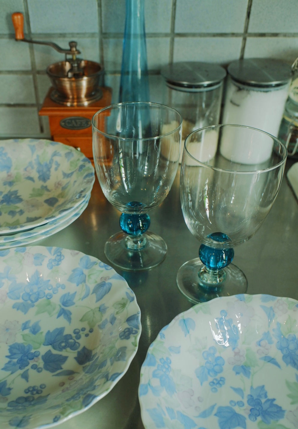 Cute plates with little flowers