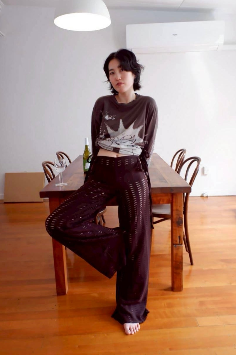 Side open trousers:Brown knit