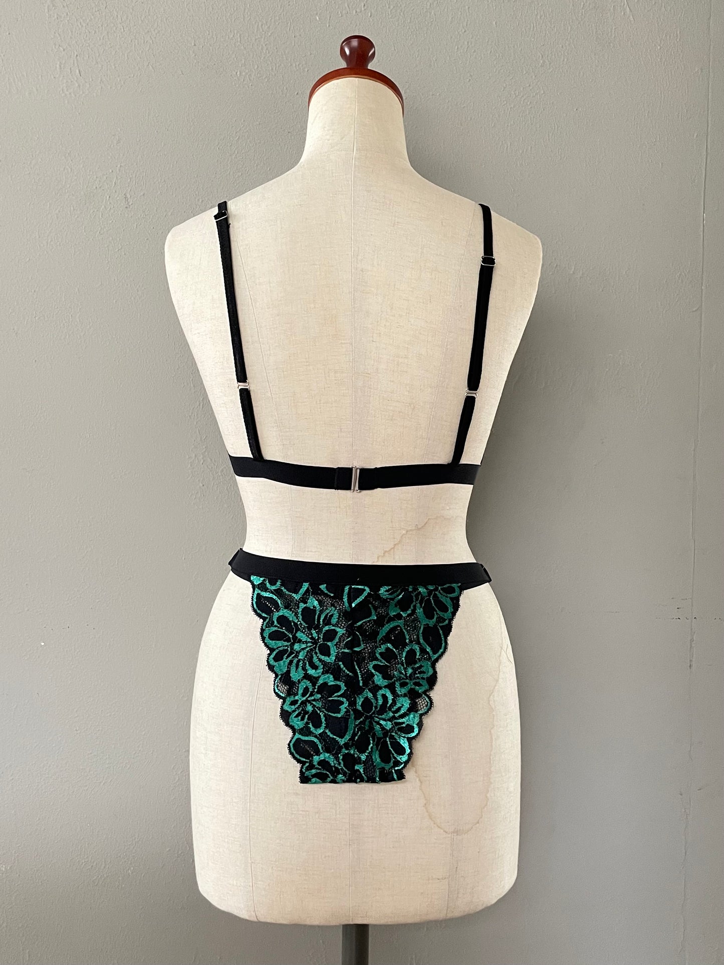 Limited : Deep green