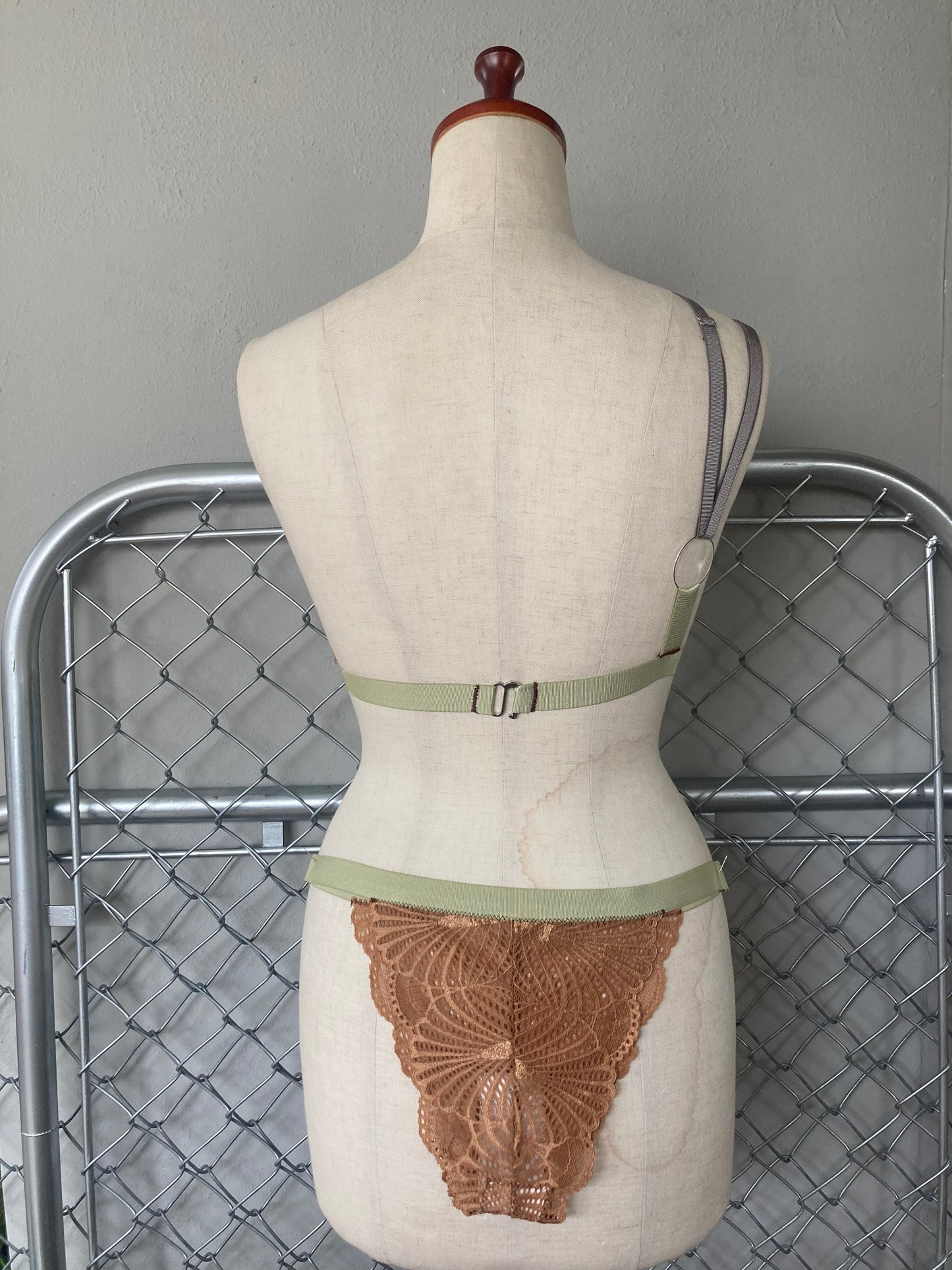 Limited : One shoulder beige