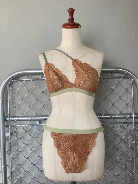 Limited : One shoulder beige