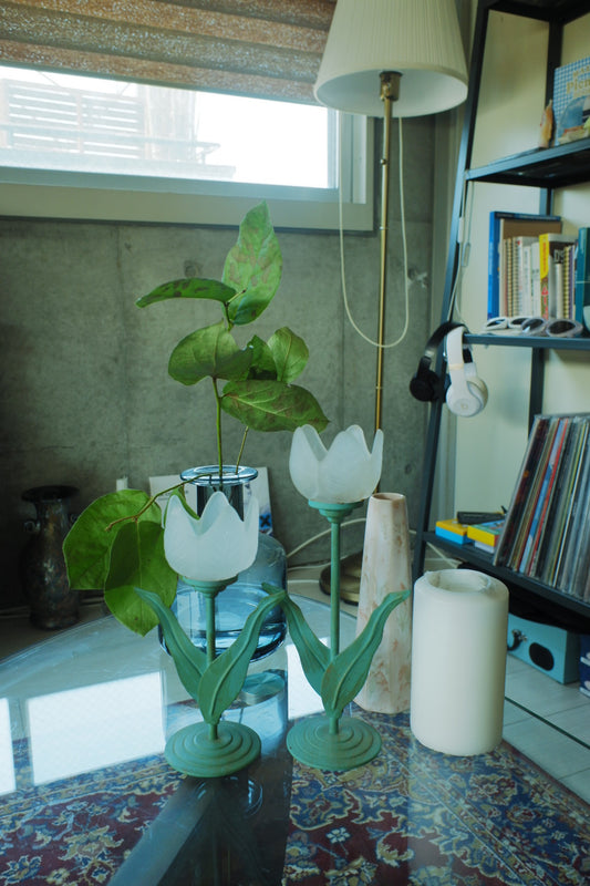 Tulip candlestand